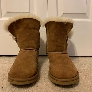 Tan ugg boots